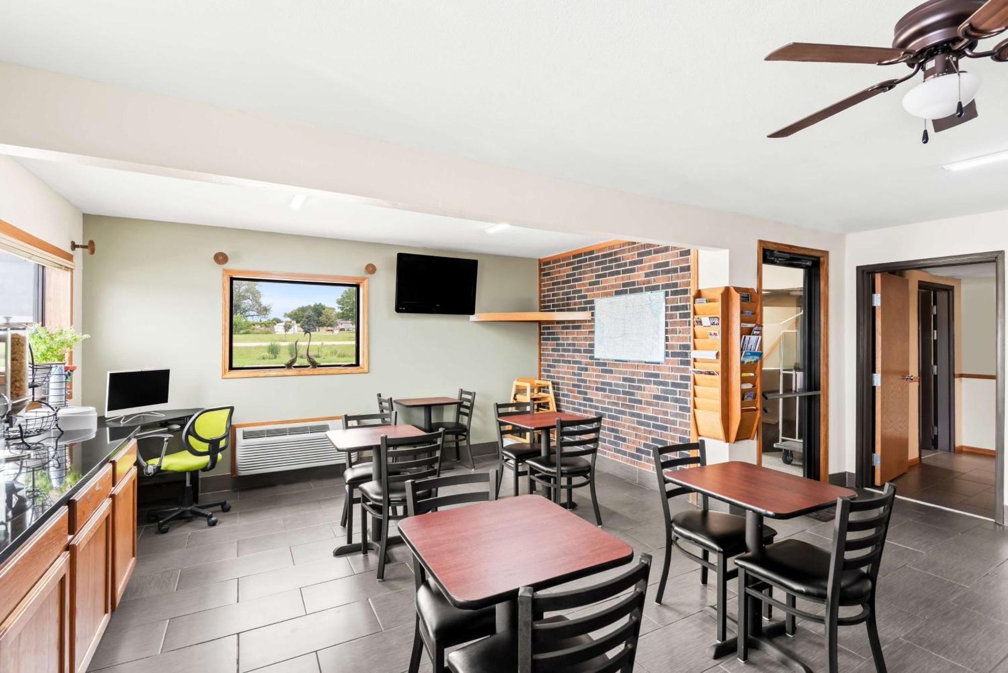 Surestay Hotel By Best Western Manchester Exterior photo